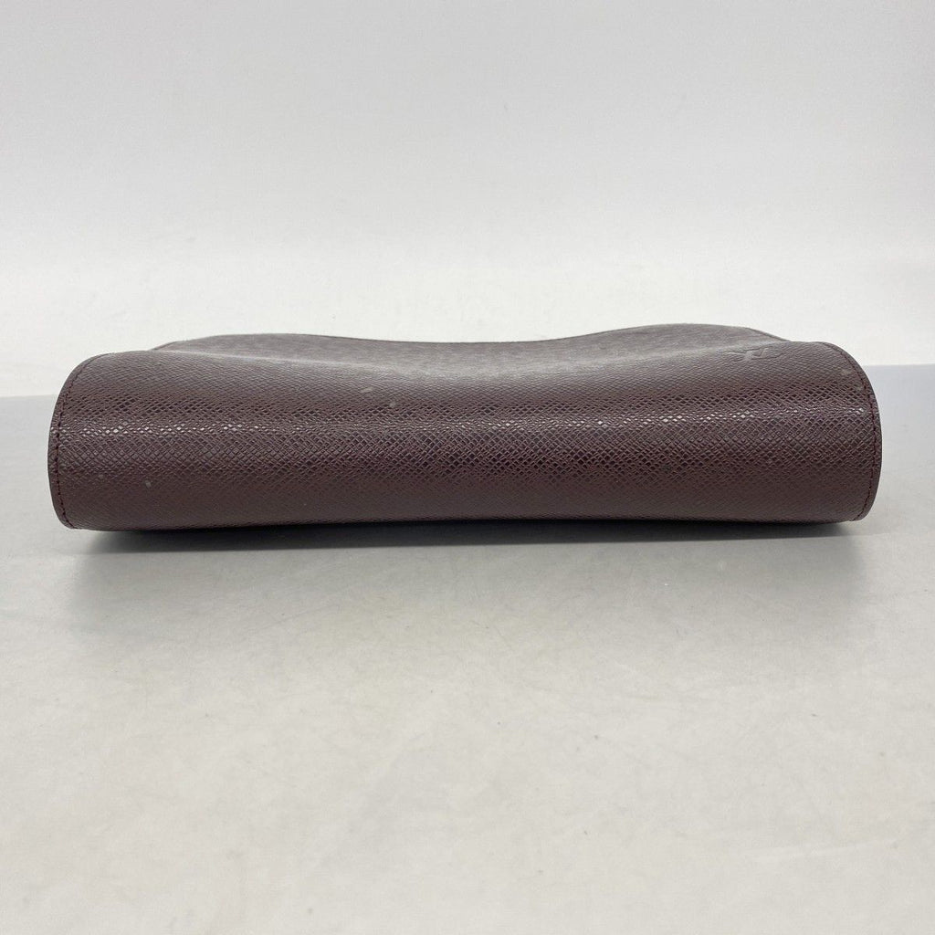 Louis Vuitton Clutch Taiga Baikal Acajou — view 3