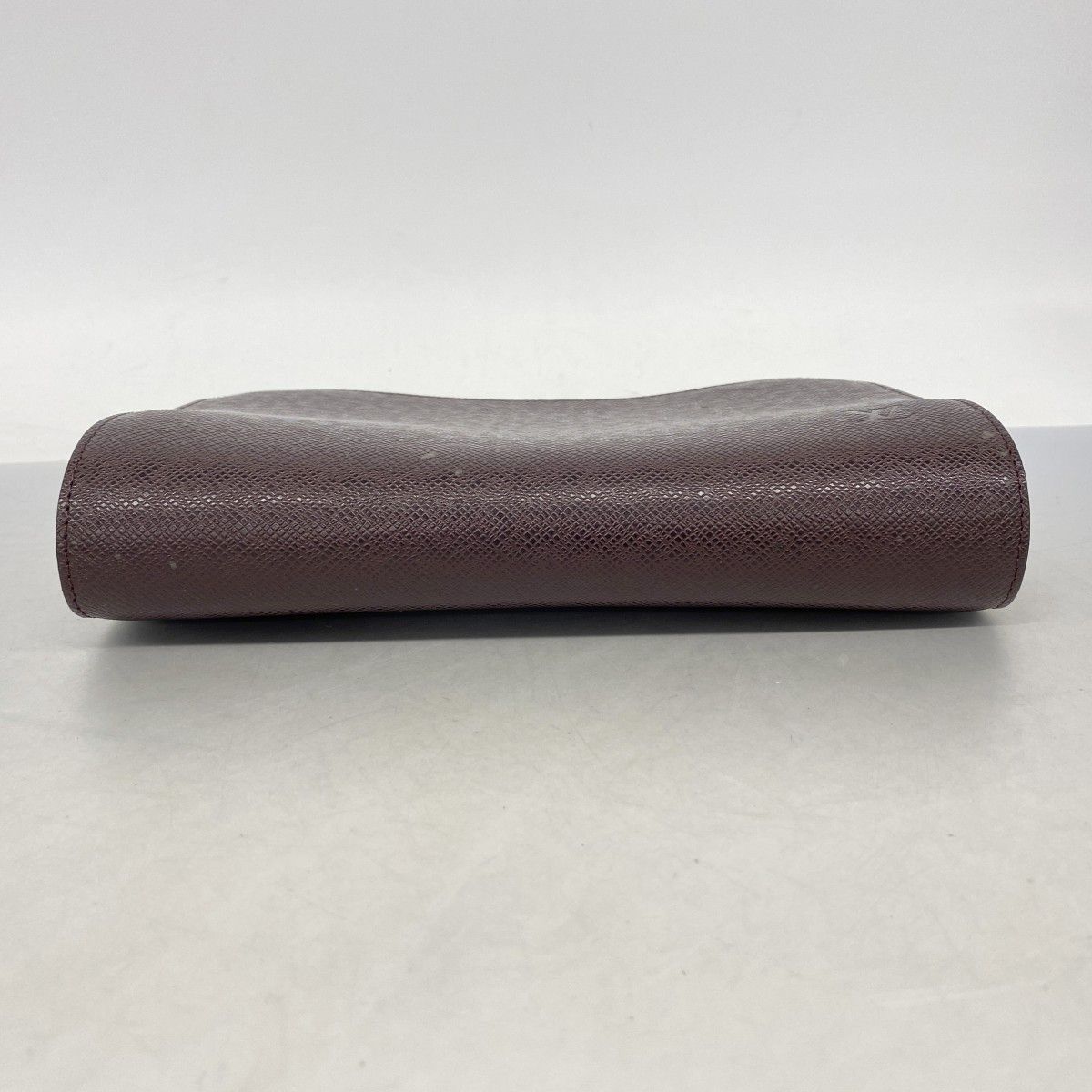 Louis Vuitton Clutch Taiga Baikal Acajou — view 3