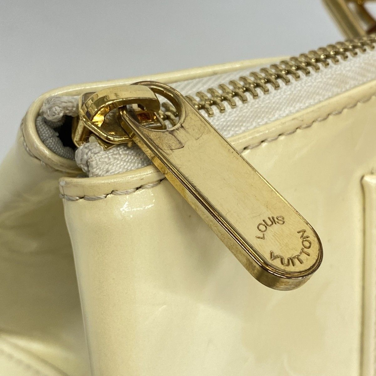 Louis Vuitton Handbag Vernis Rosewood Avenue Loulou — view 9