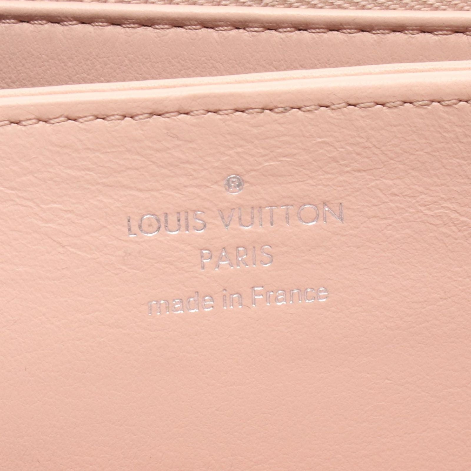 Louis Vuitton Round Wallet Zippy Mahina Magnolia Leather — view 4