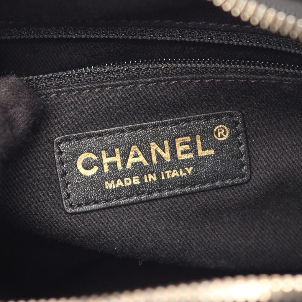 Chanel Shoulder Bag Quilted Vanity 2-Way Black Leather CC Logo Chain — view 4