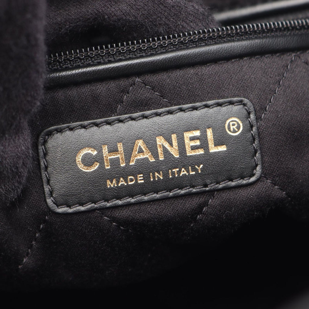 Chanel Backpack 22 Large Black Leather 22 Quilted Chain — view 4