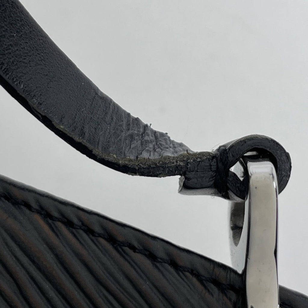 Louis Vuitton Pochette Demilune Shoulder Bag Epi Noir — view 4