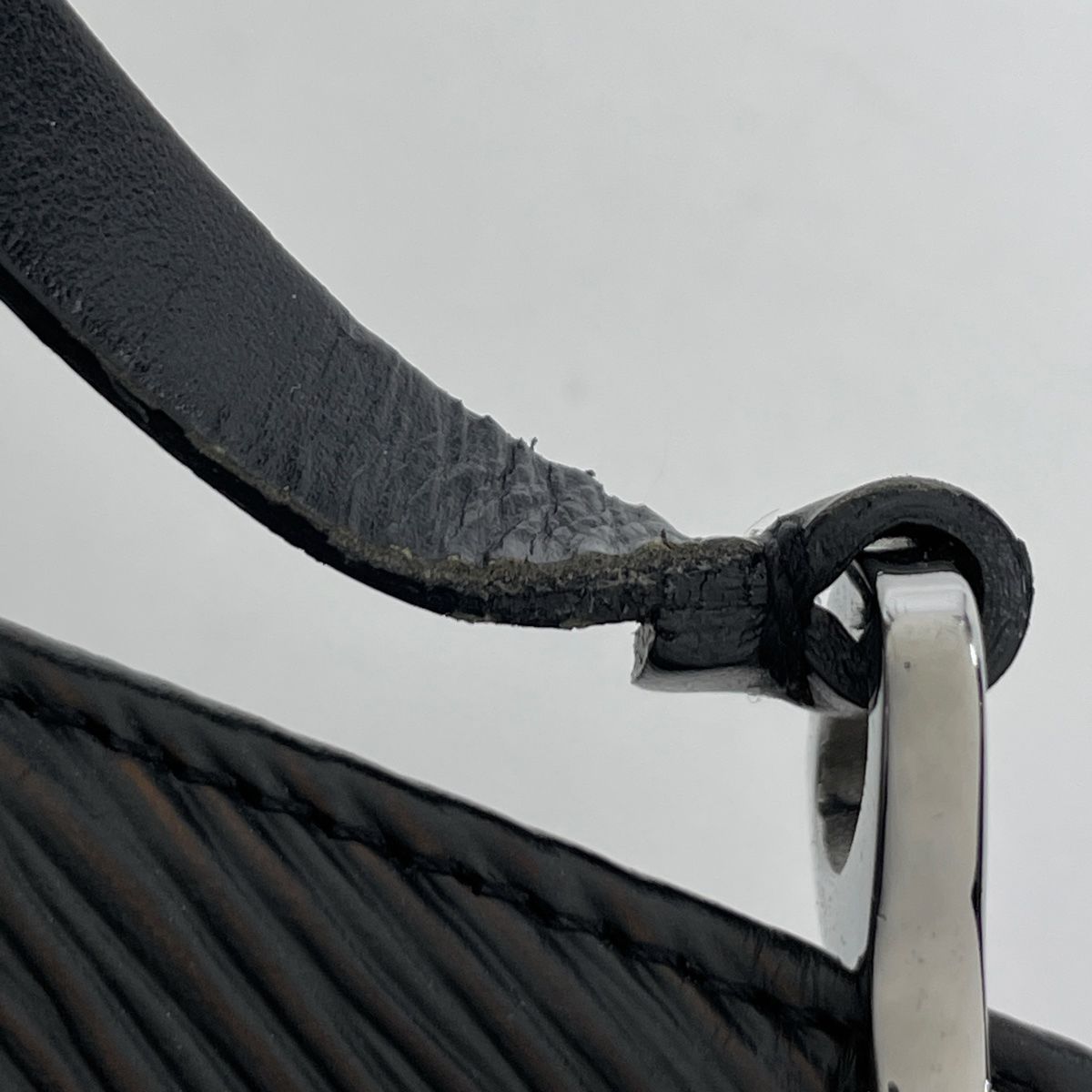 Louis Vuitton Pochette Demilune Shoulder Bag Epi Noir — view 4