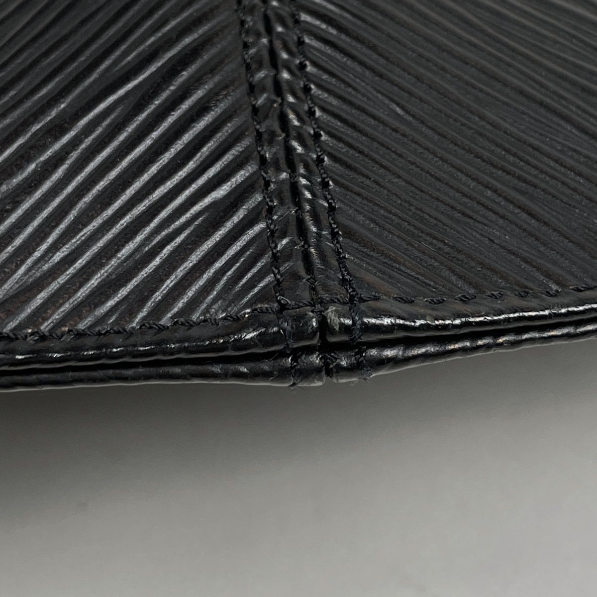 Louis Vuitton Pochette Demilune Shoulder Bag Epi Noir — view 2
