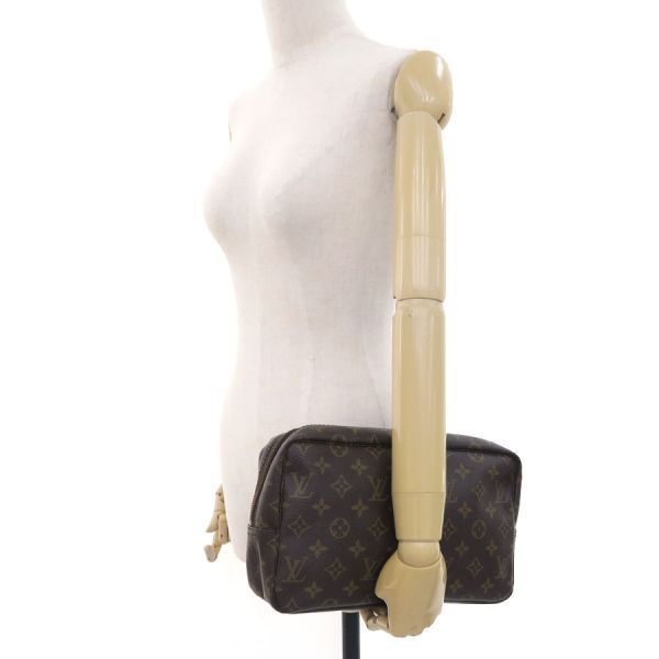 Louis Vuitton Monogram Cosmetic Pouch 28 — view 9