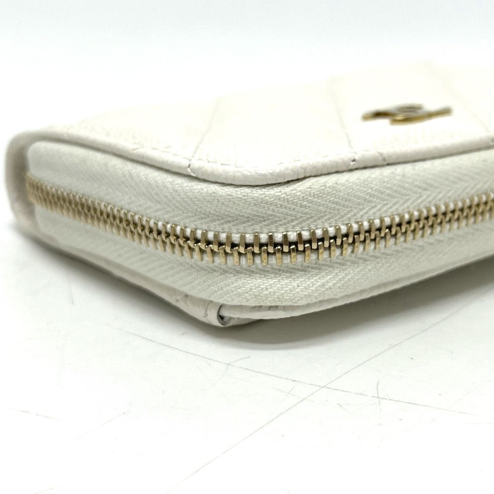Chanel Coin Case Classic Zip Caviar Leather White — view 4