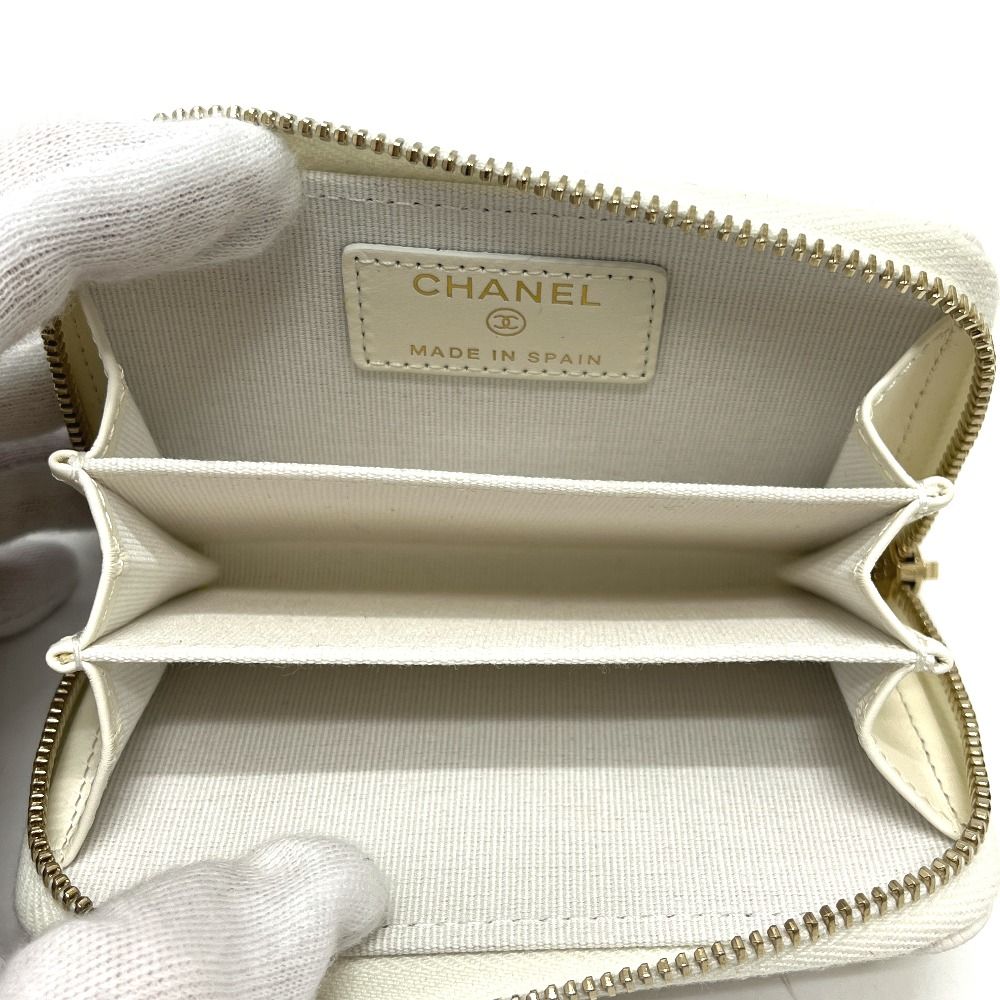Chanel Coin Case Classic Zip Caviar Leather White — view 5