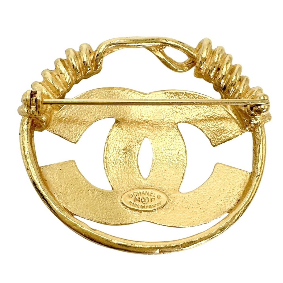 Chanel CC Logo Brooch Gold — view 4