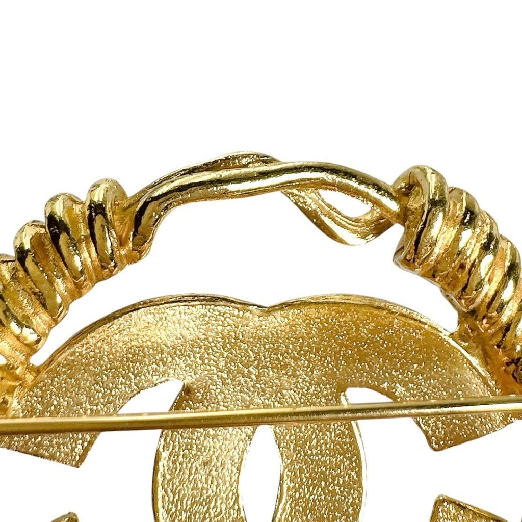 Chanel CC Logo Brooch Gold — view 5