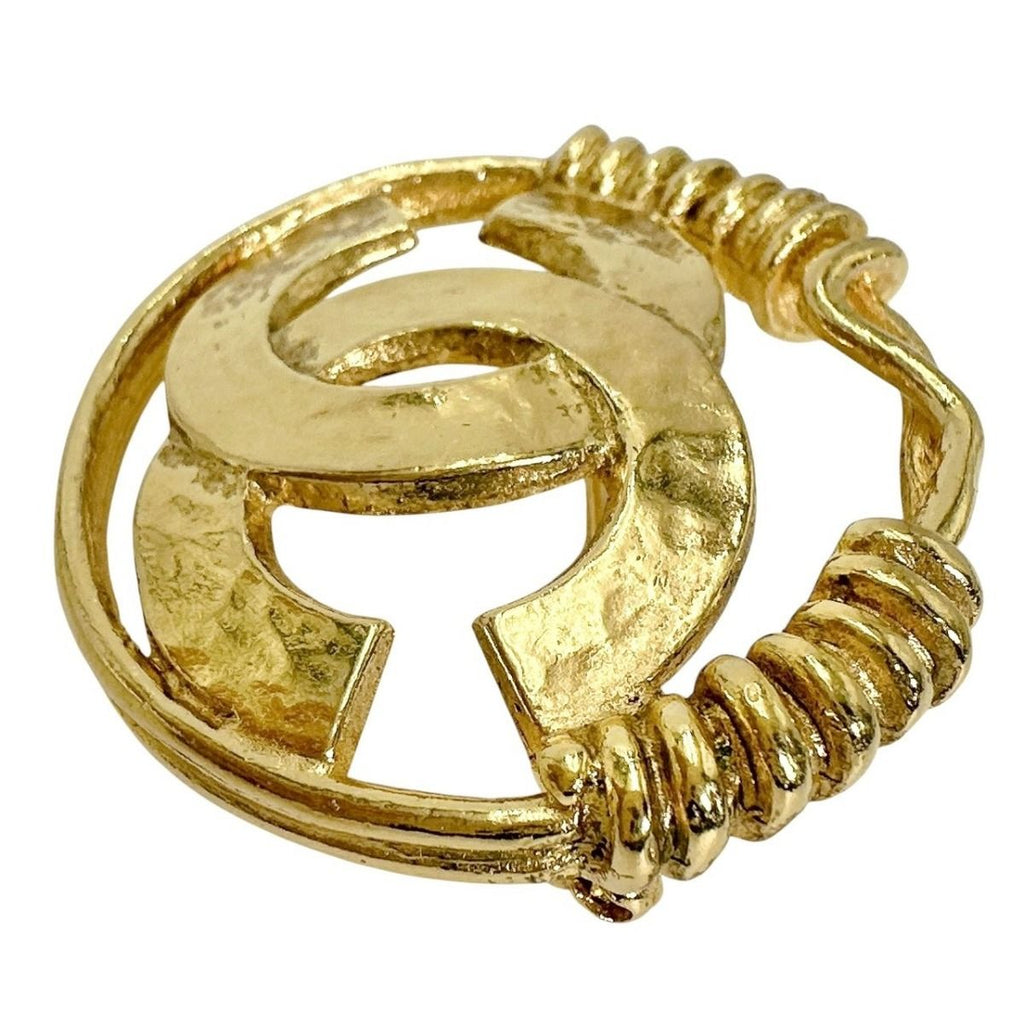 Chanel CC Logo Brooch Gold — view 3