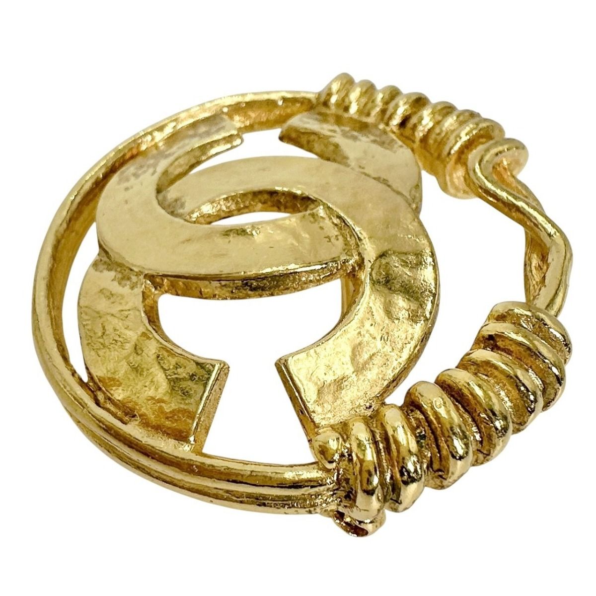 Chanel CC Logo Brooch Gold — view 3