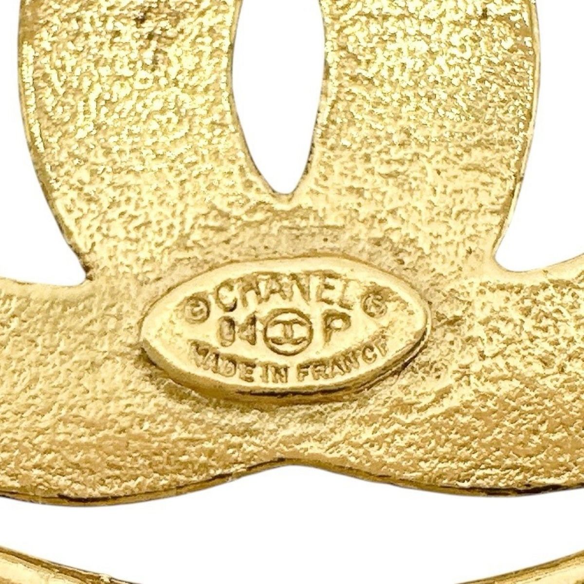 Chanel CC Logo Brooch Gold — view 8