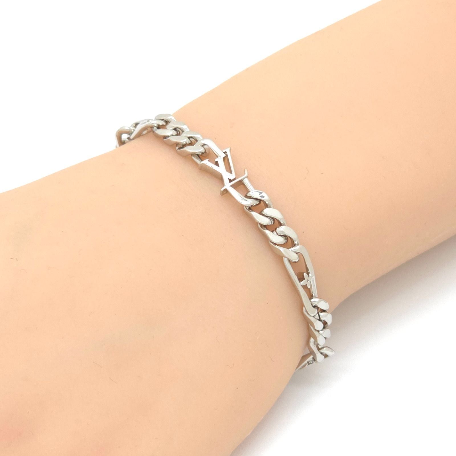 Louis Vuitton Bracelet LV Figaro 17.5 23 LV Signature Link LV Initial Charm