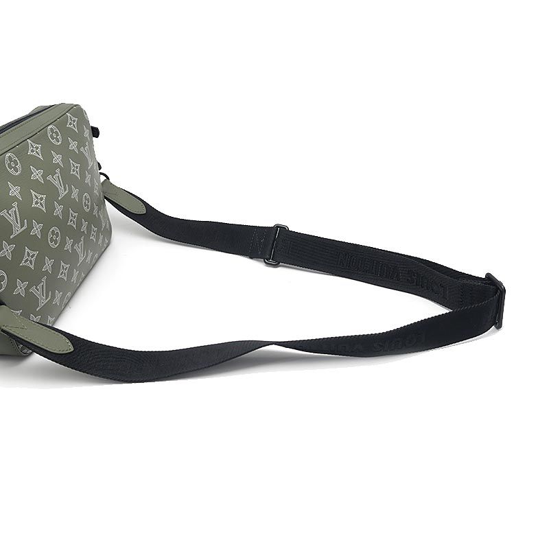 Louis Vuitton Monogram Shadow Trio Messenger Coin Purse Missing — view 4