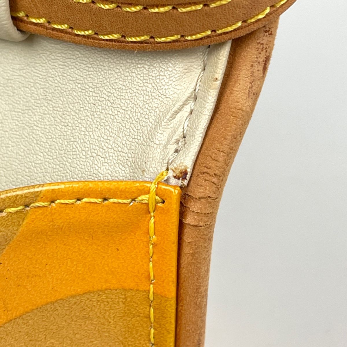 Louis Vuitton Pochette Full Shoulder Bag Monogram Vernis Yellow — view 9