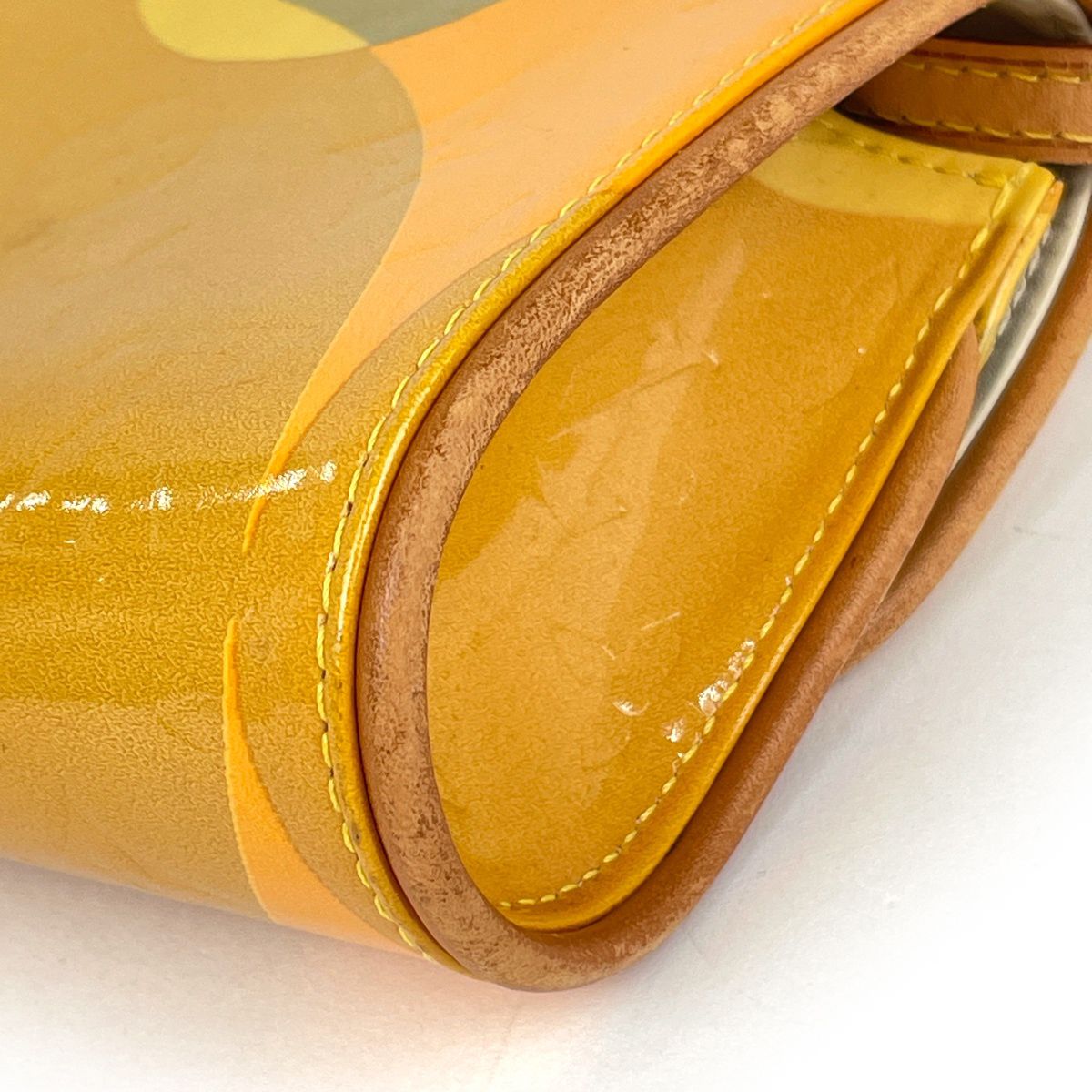 Louis Vuitton Pochette Full Shoulder Bag Monogram Vernis Yellow — view 3