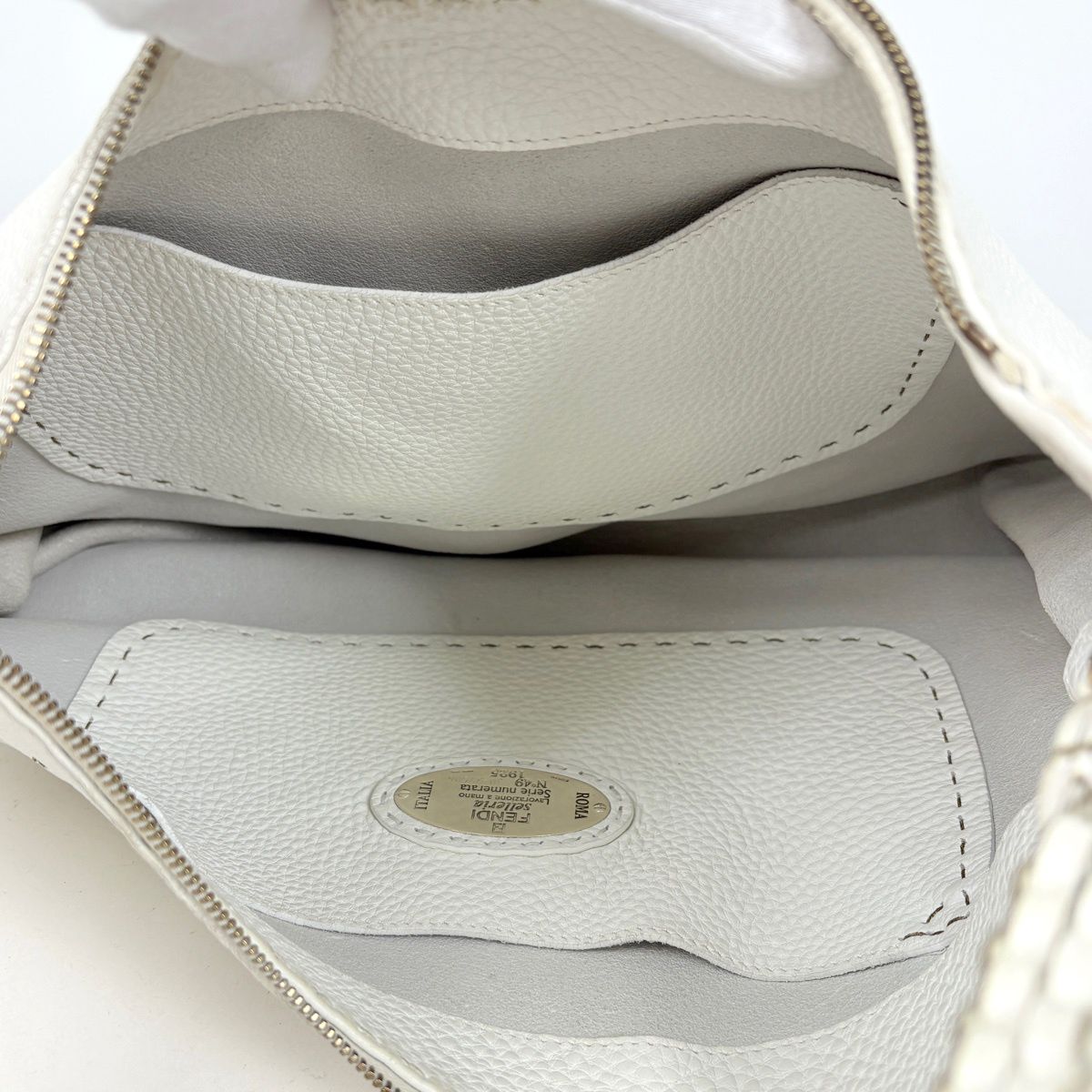 Fendi Selleria Shoulder Bag Leather White — view 8