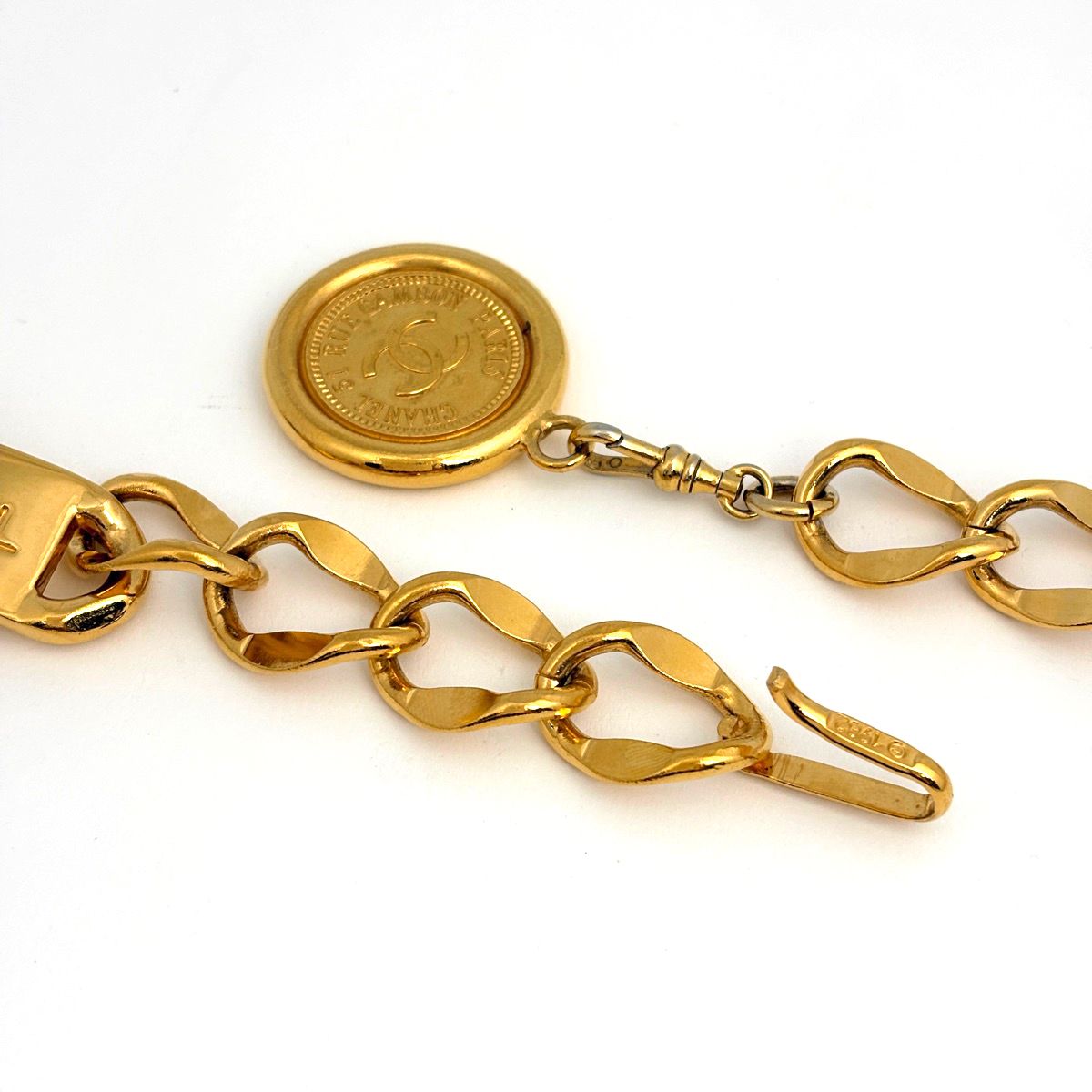 Chanel CC Logo Chain Belt Gold Plated — view 2