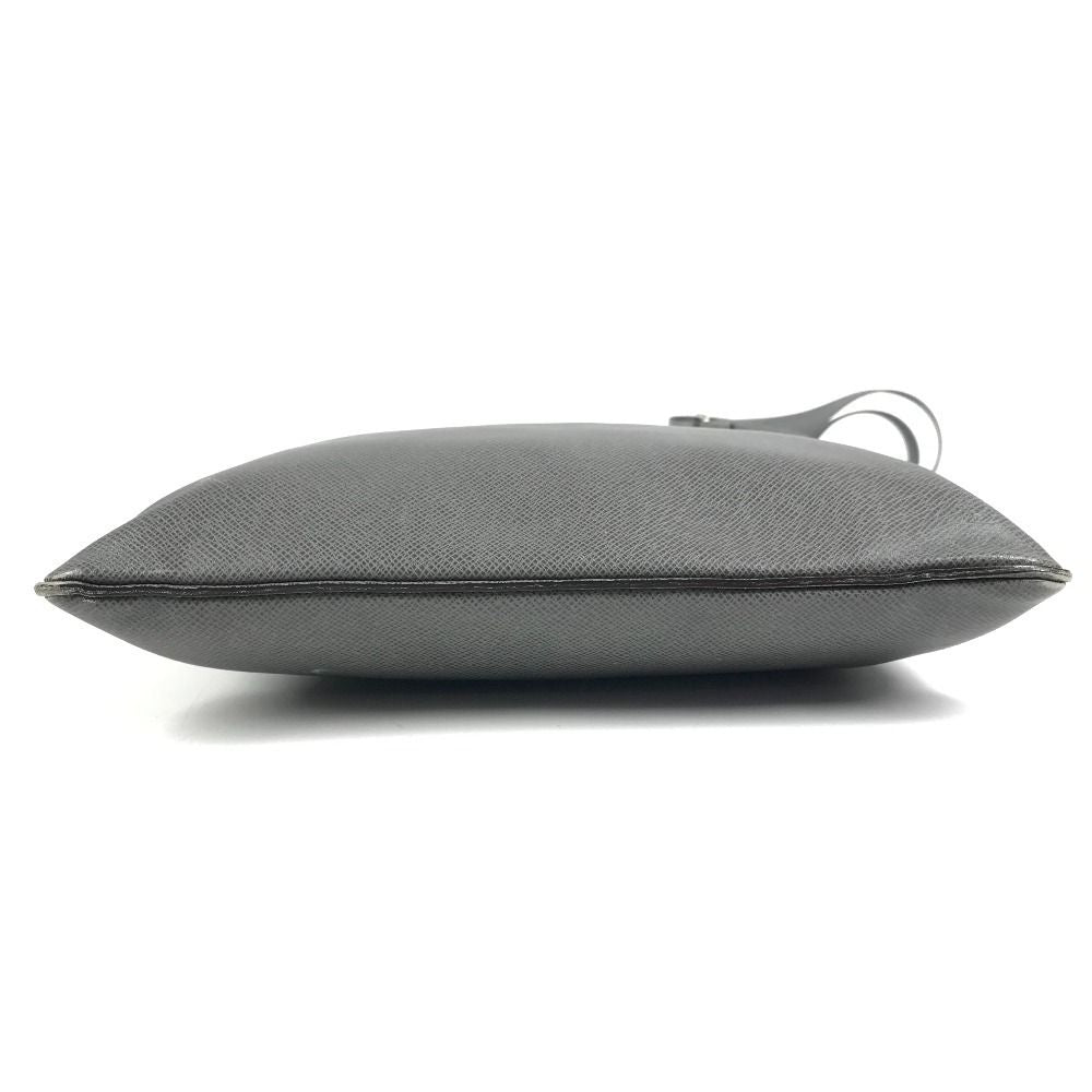Louis Vuitton Shoulder Bag Sasha Taiga Leather Glacier Gray — view 5