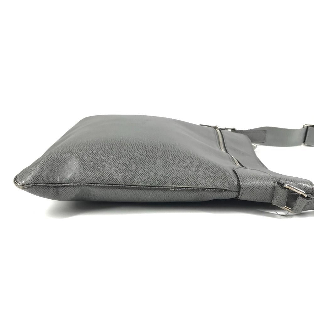 Louis Vuitton Shoulder Bag Sasha Taiga Leather Glacier Gray — view 3