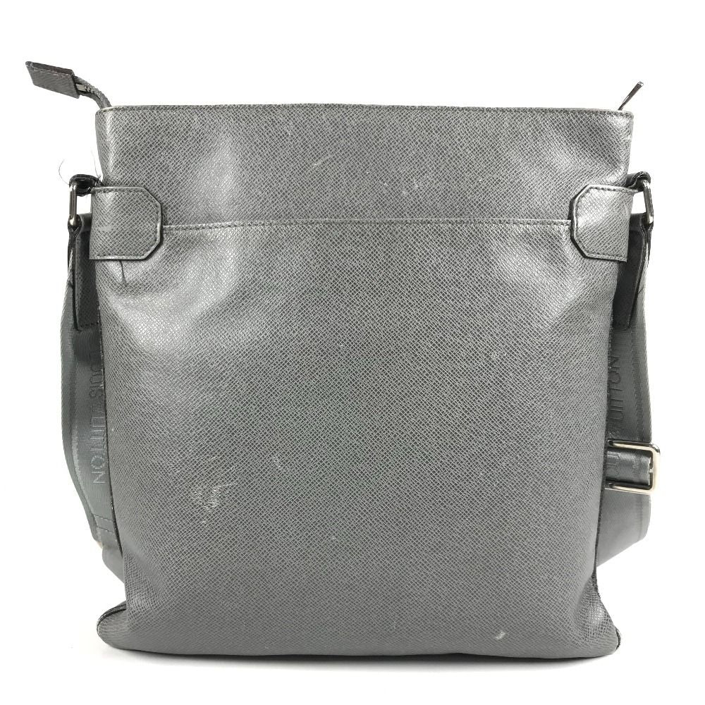 Louis Vuitton Shoulder Bag Sasha Taiga Leather Glacier Gray — view 2