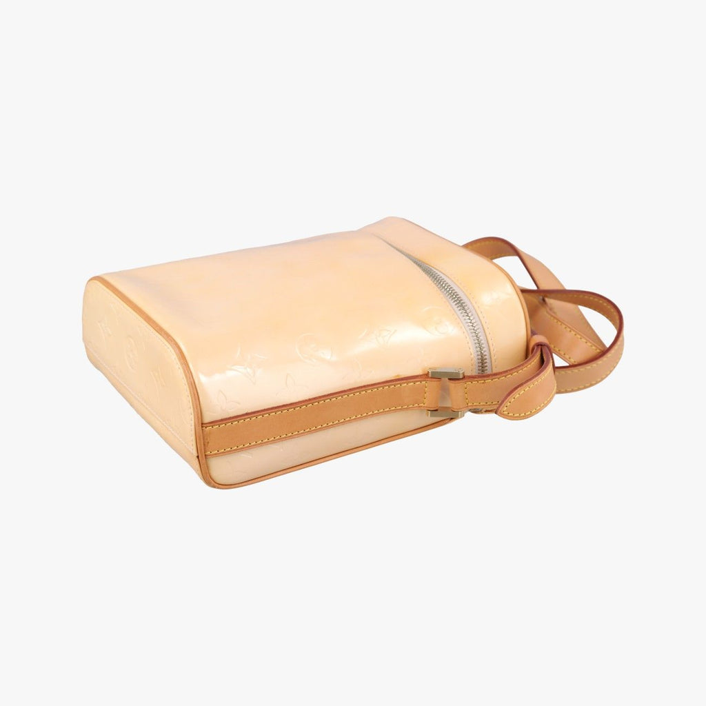 Louis Vuitton Sullivan Vertical Marshmallow Pink Vernis Shoulder — view 4