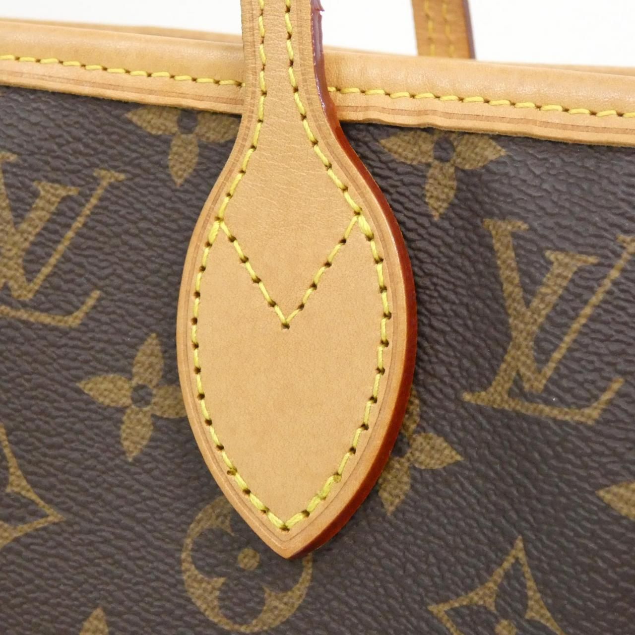 Louis Vuitton Monogram Neverfull MM — view 4