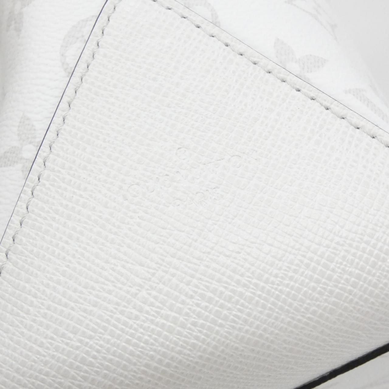Louis Vuitton Taiga Rama Weekend Tote — view 3