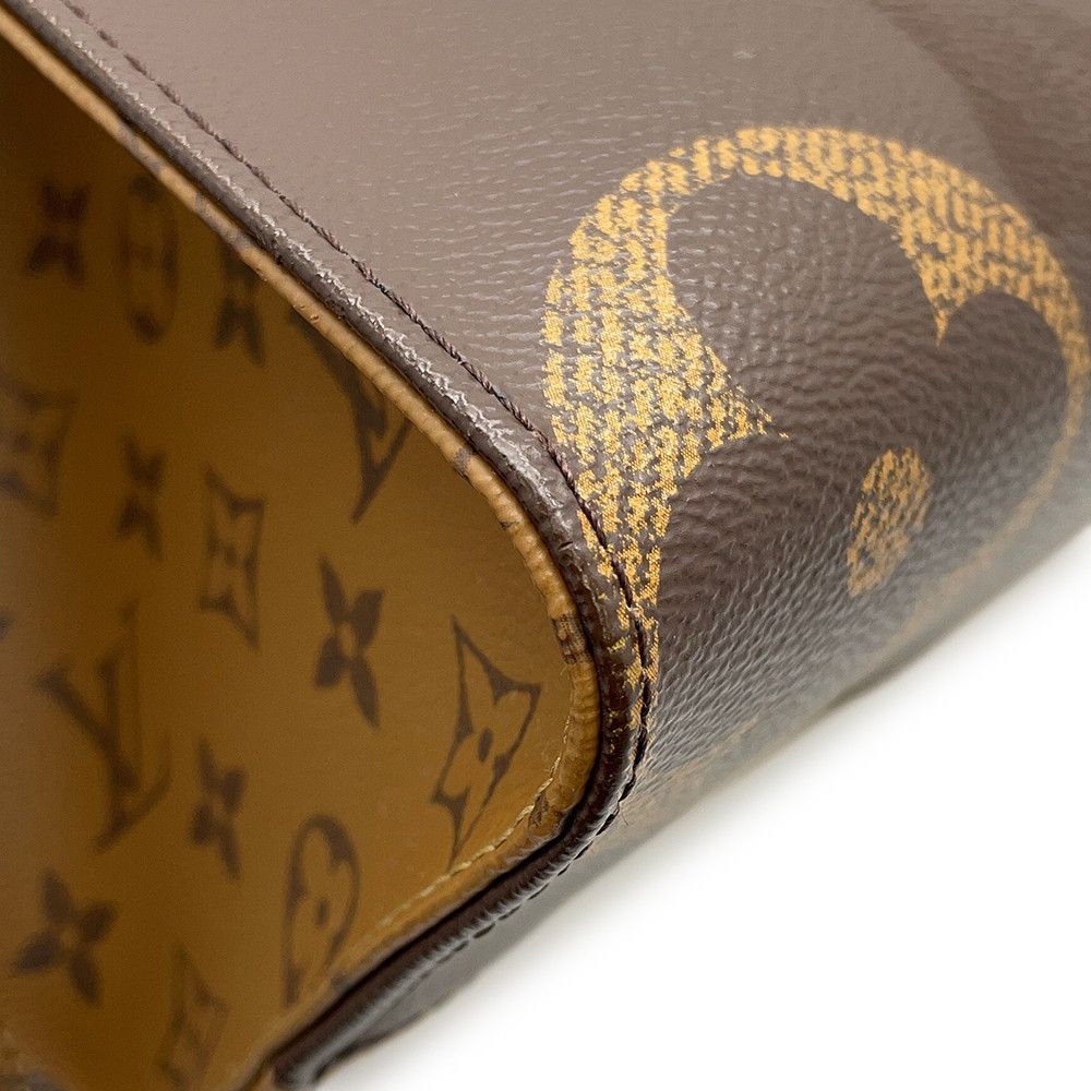 Louis Vuitton Tote Monogram Reverse Giant On The Go MM Handbag 2-Way — view 7