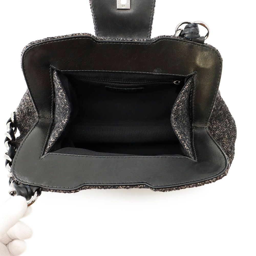 Chanel Shoulder Bag CC Logo Quilted Tweed Black — view 5