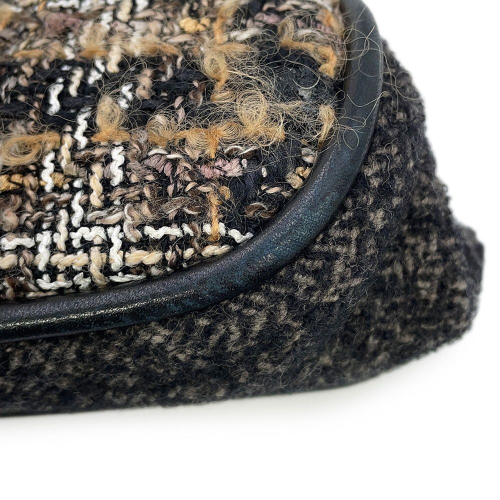 Chanel Shoulder Bag CC Logo Quilted Tweed Black — view 7