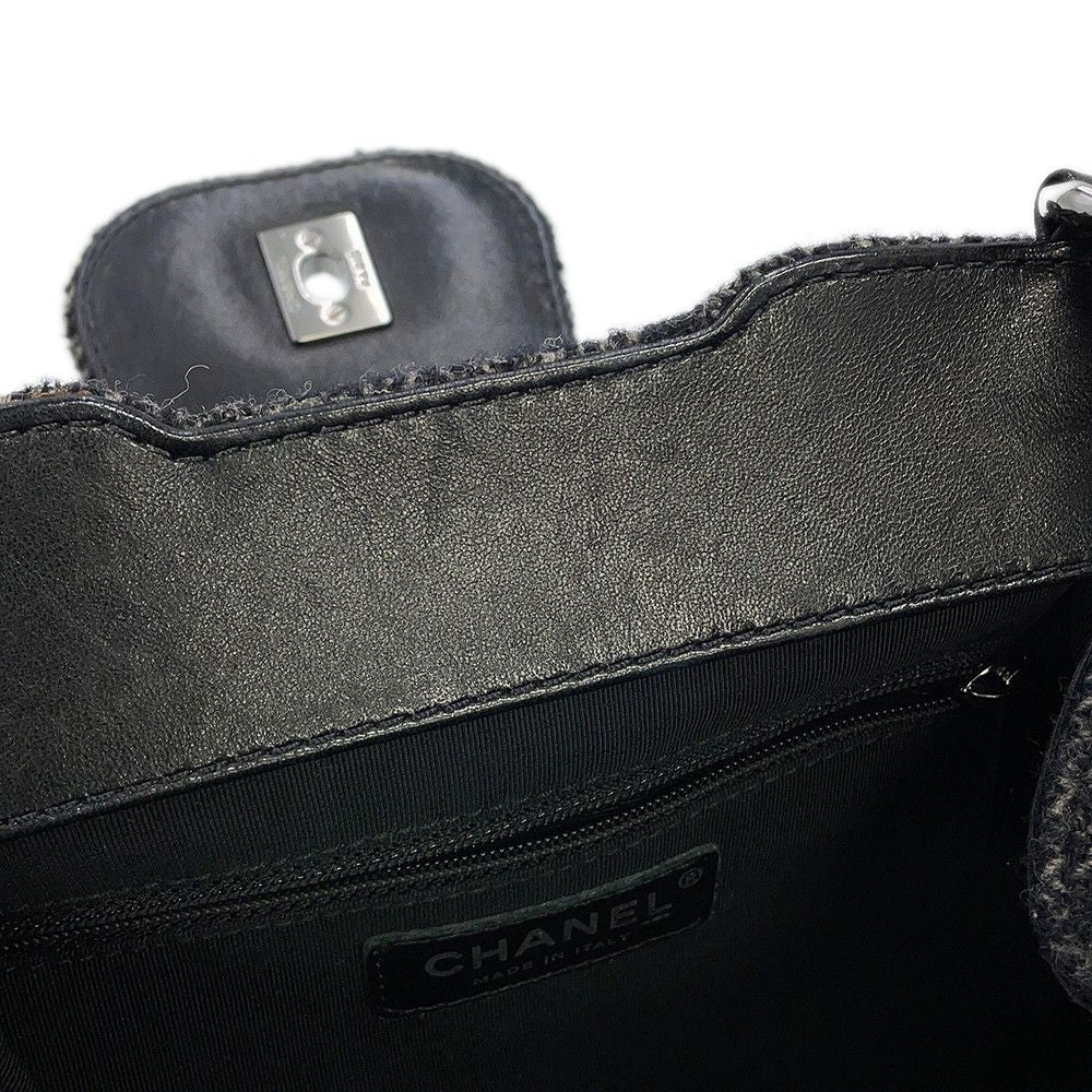 Chanel Shoulder Bag CC Logo Quilted Tweed Black — view 9