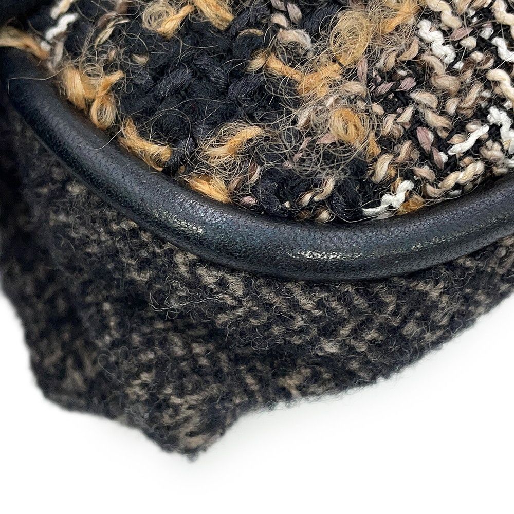 Chanel Shoulder Bag CC Logo Quilted Tweed Black — view 6
