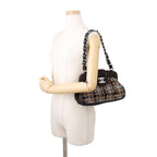 Chanel Shoulder Bag CC Logo Quilted Tweed Black — view 4
