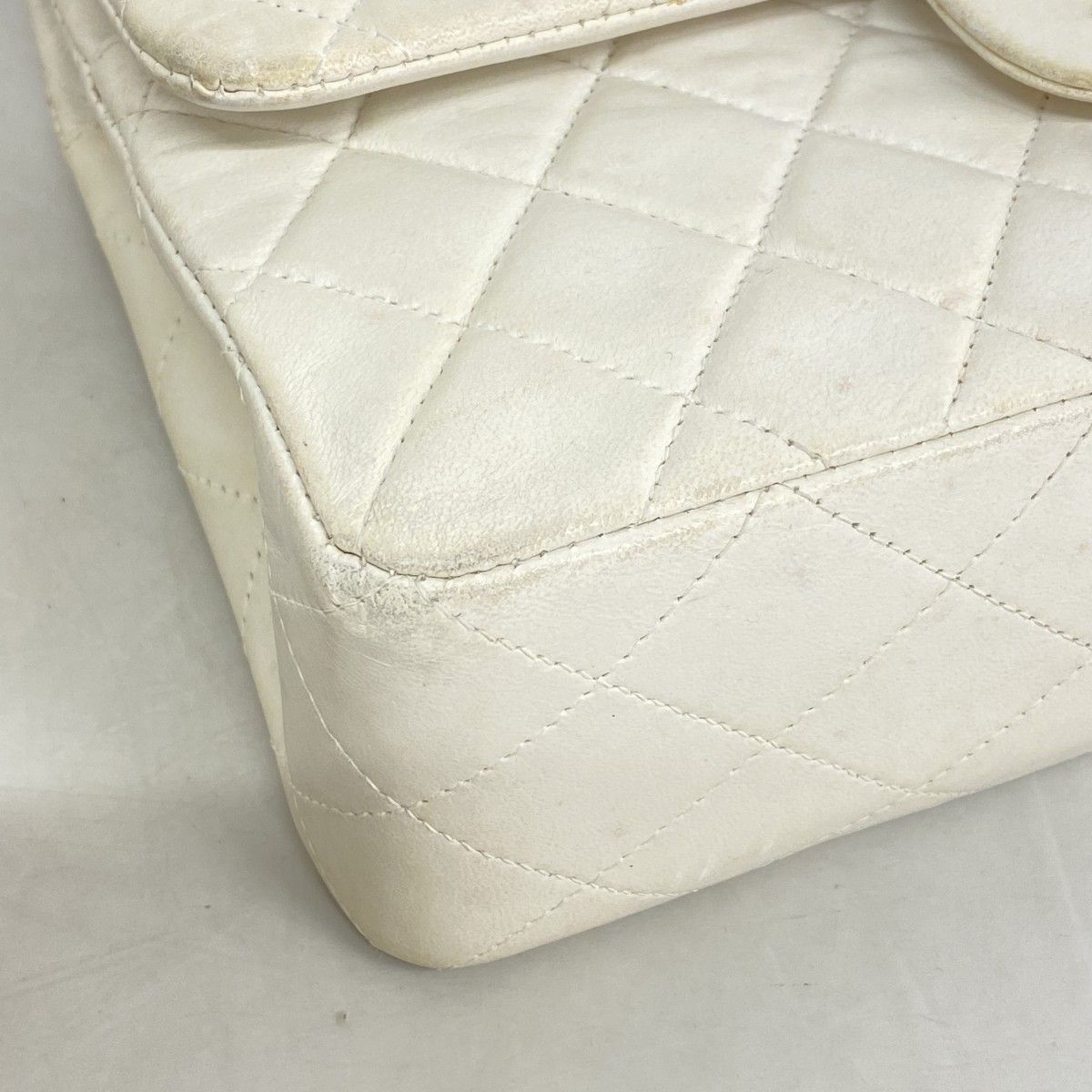 Chanel Shoulder Bag Quilted Lambskin White Gold — view 6
