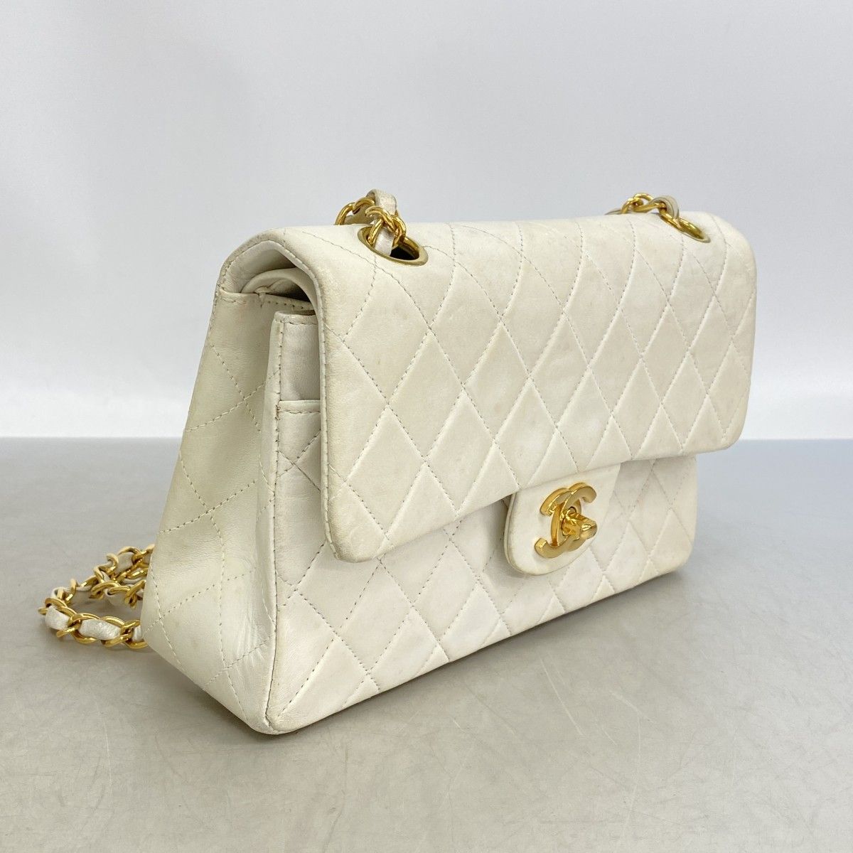 Chanel Shoulder Bag Quilted Lambskin White Gold — view 2