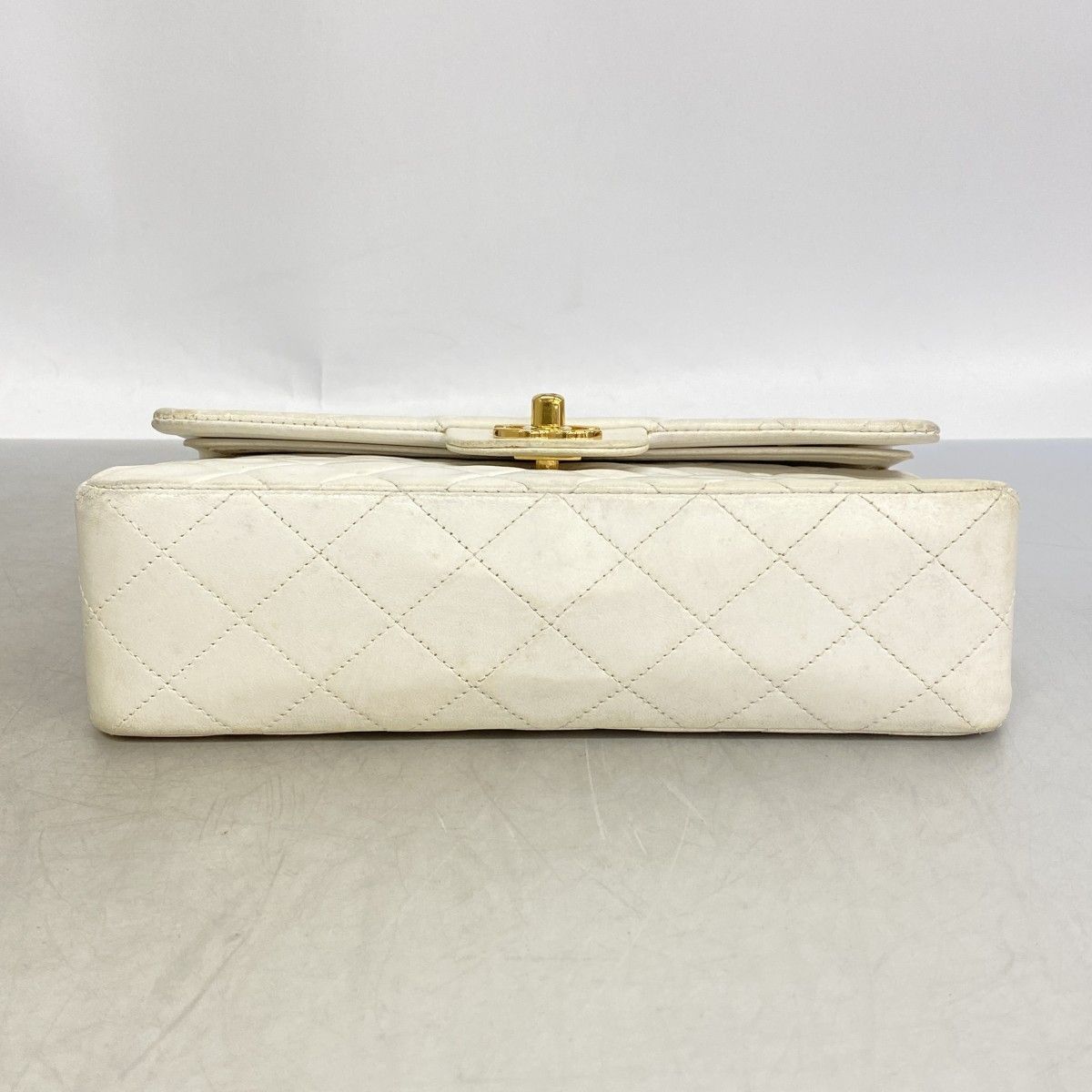 Chanel Shoulder Bag Quilted Lambskin White Gold — view 3