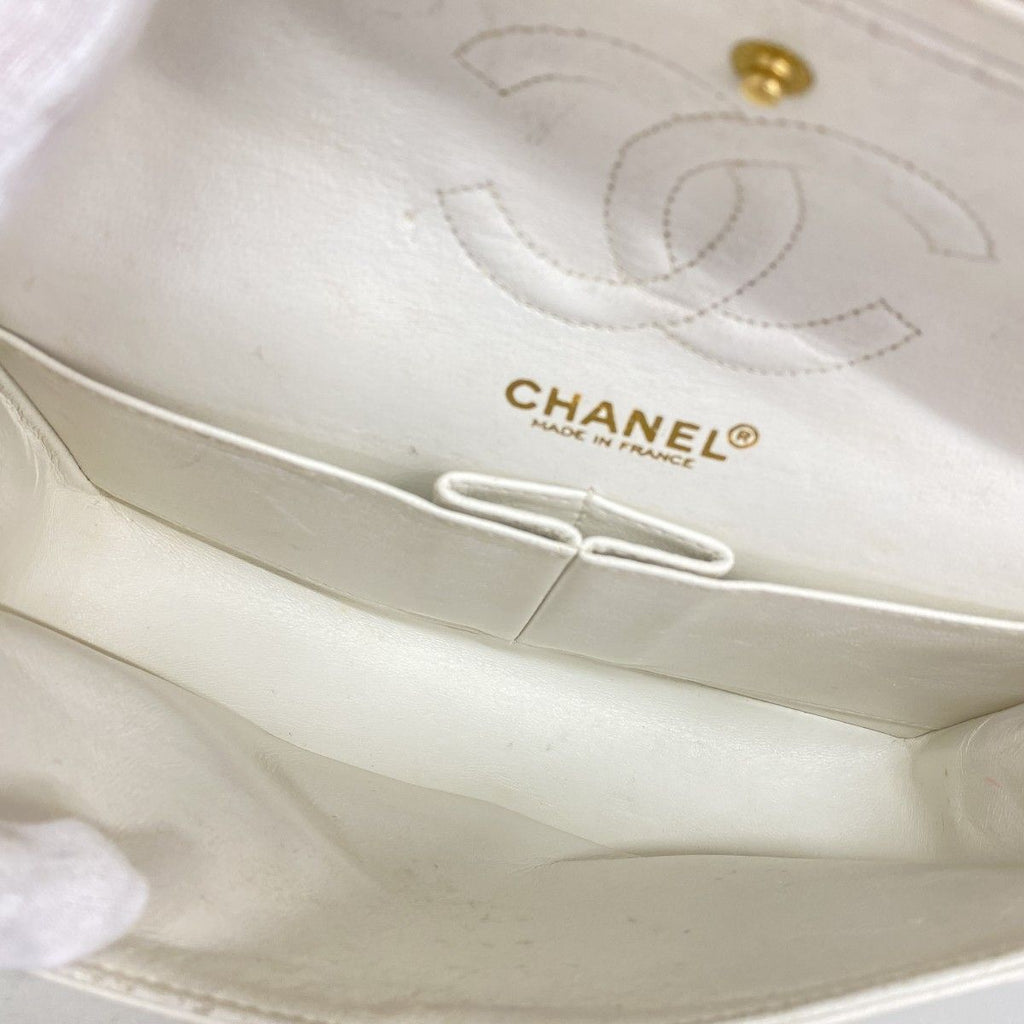 Chanel Shoulder Bag Quilted Lambskin White Gold — view 4