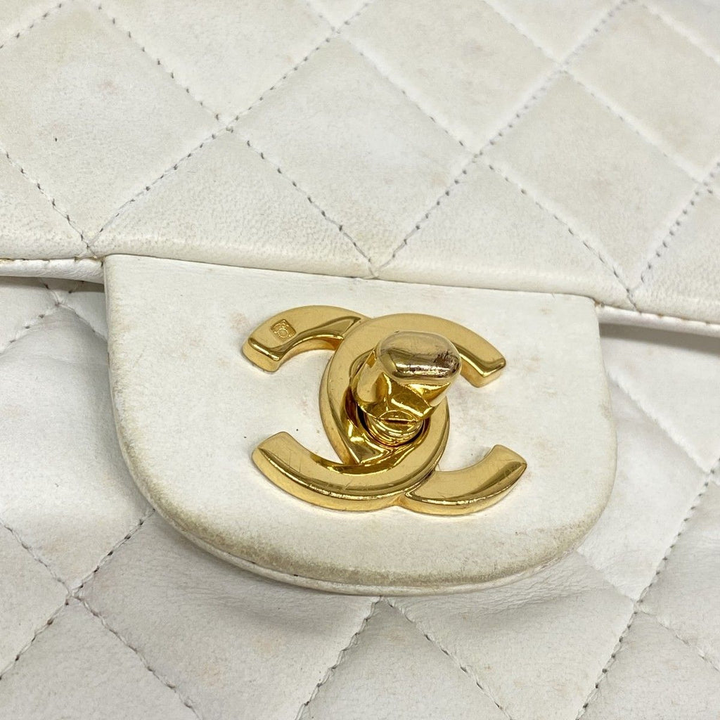 Chanel Shoulder Bag Quilted Lambskin White Gold — view 9