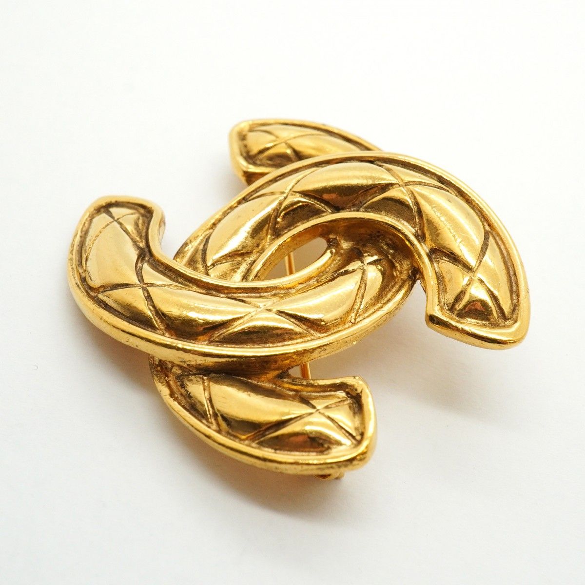Chanel Brooch Vintage CC Logo Quilted Gold Plated — view 2