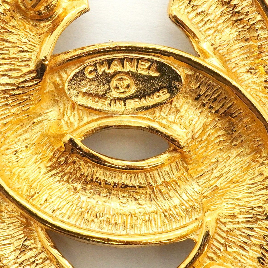 Chanel Brooch Vintage CC Logo Quilted Gold Plated — view 4