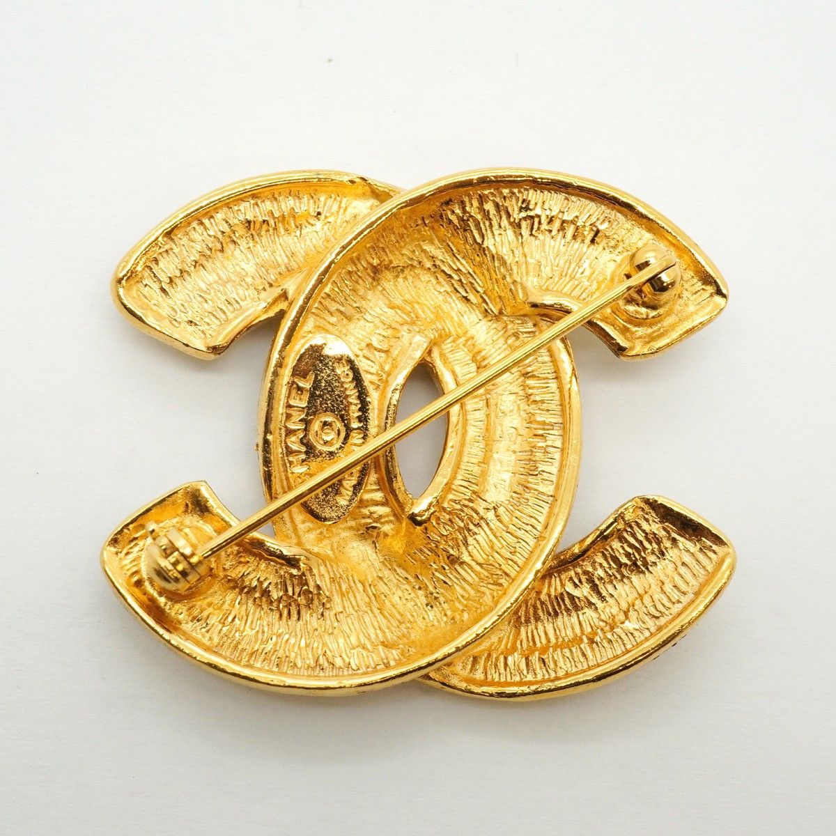 Chanel Brooch Vintage CC Logo Quilted Gold Plated — view 5