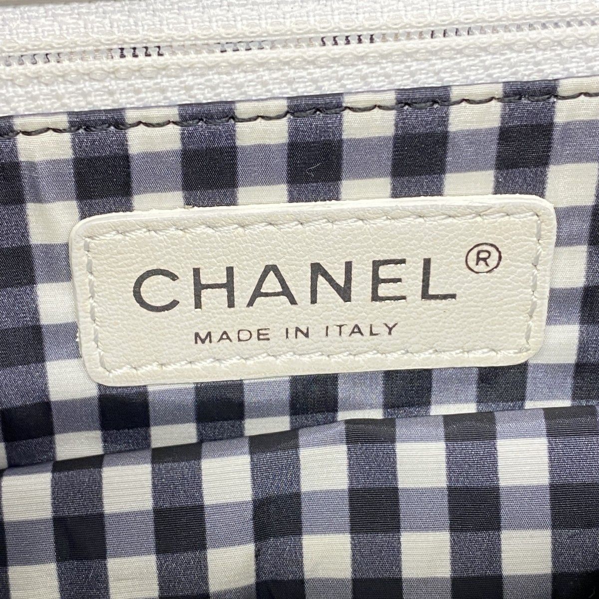Chanel Shoulder Bag Quilted Patent Leather Gray Silver — view 5