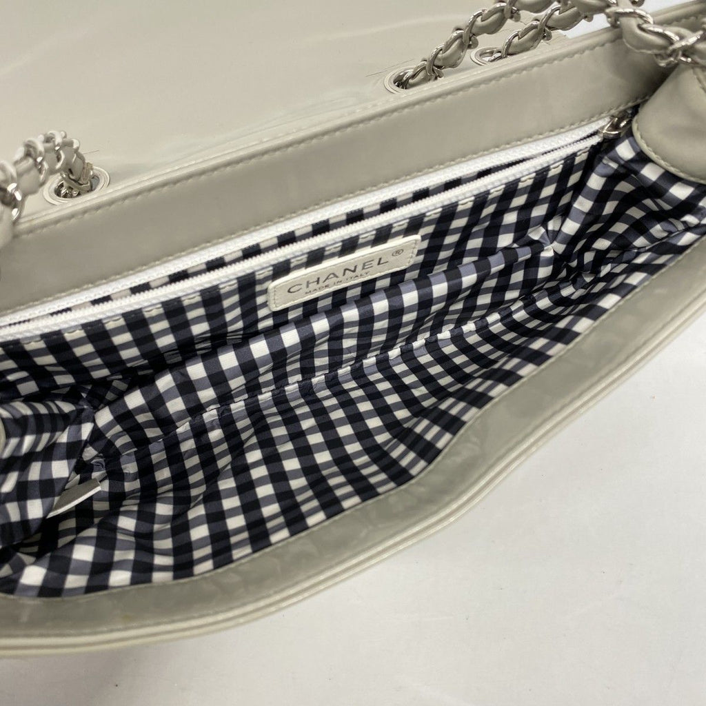 Chanel Shoulder Bag Quilted Patent Leather Gray Silver — view 4