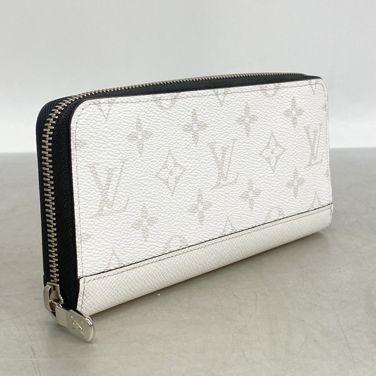 Louis Vuitton Wallet Taigarama Zippy Horizontal Optic White — view 2