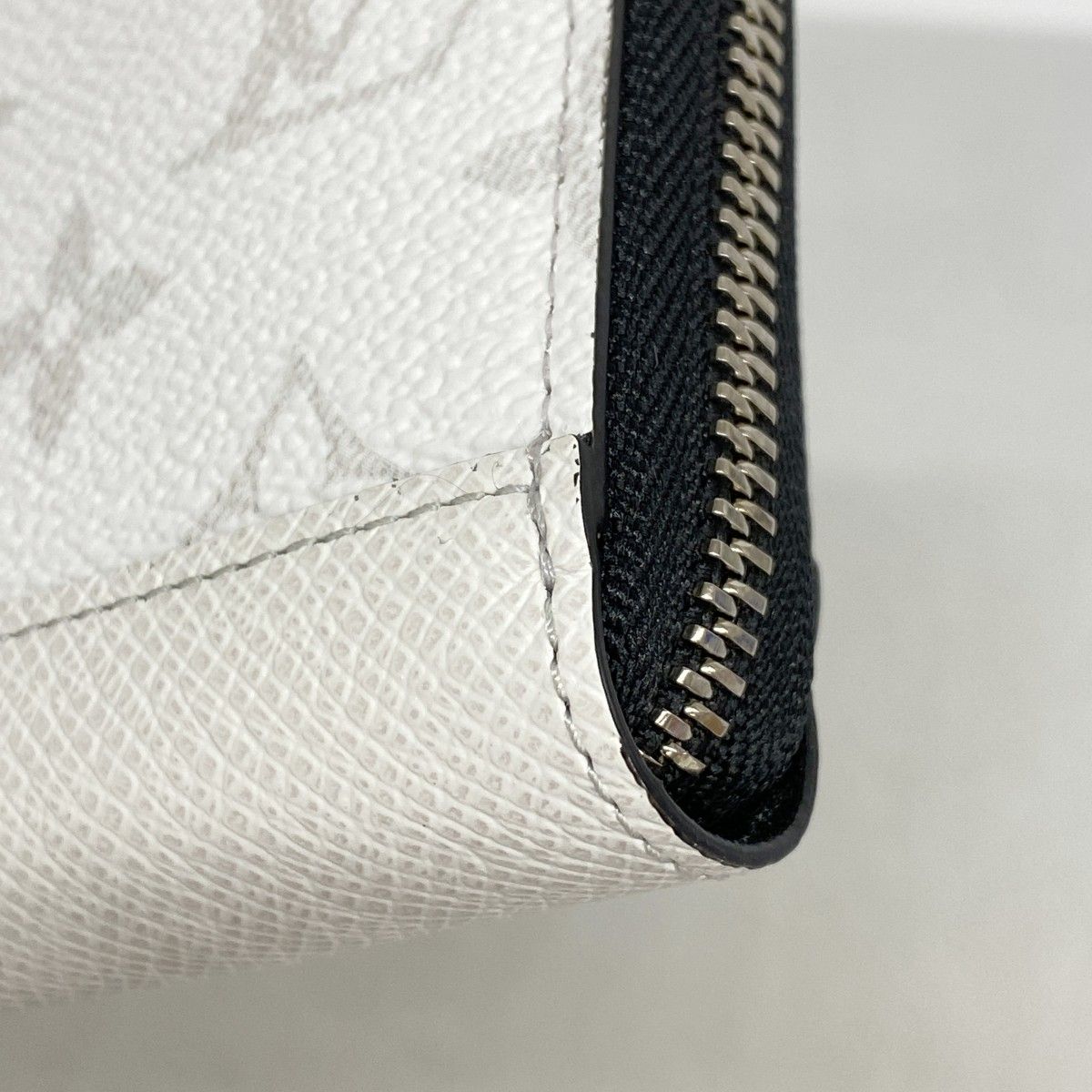 Louis Vuitton Wallet Taigarama Zippy Horizontal Optic White — view 5