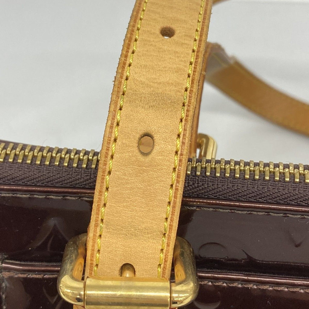 Louis Vuitton Shoulder Bag Vernis Rosewood Avenue Amarante — view 8