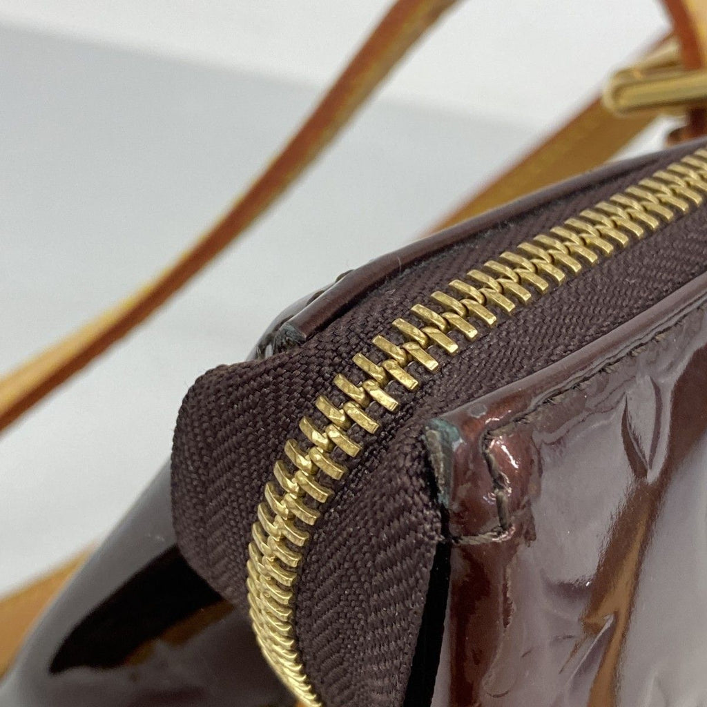 Louis Vuitton Shoulder Bag Vernis Rosewood Avenue Amarante — view 7