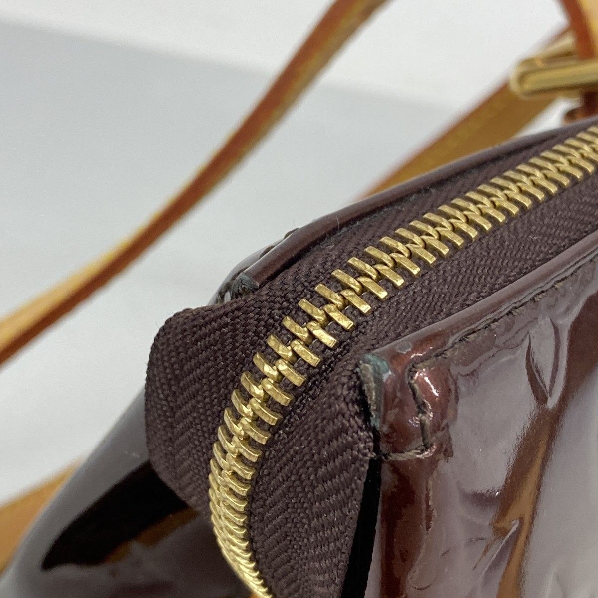 Louis Vuitton Shoulder Bag Vernis Rosewood Avenue Amarante — view 7